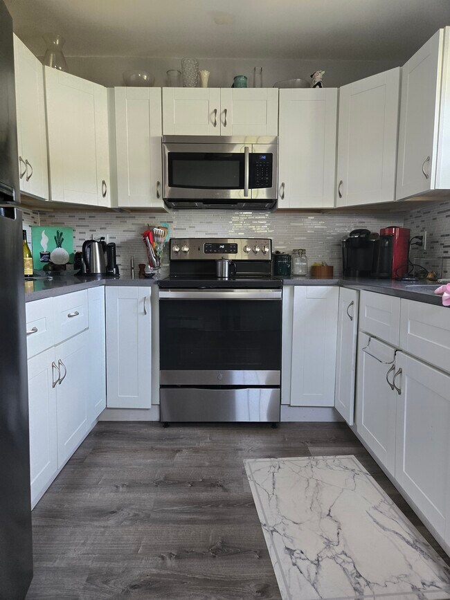 Foto del edificio - 15 Plandome Pl