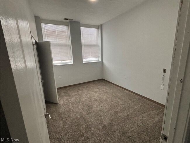 Foto del edificio - 59 Lincoln Way E