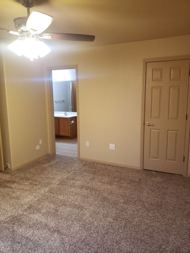 Building Photo - Northwoods Condo - 2 bed / 1 bath with assigned parking
