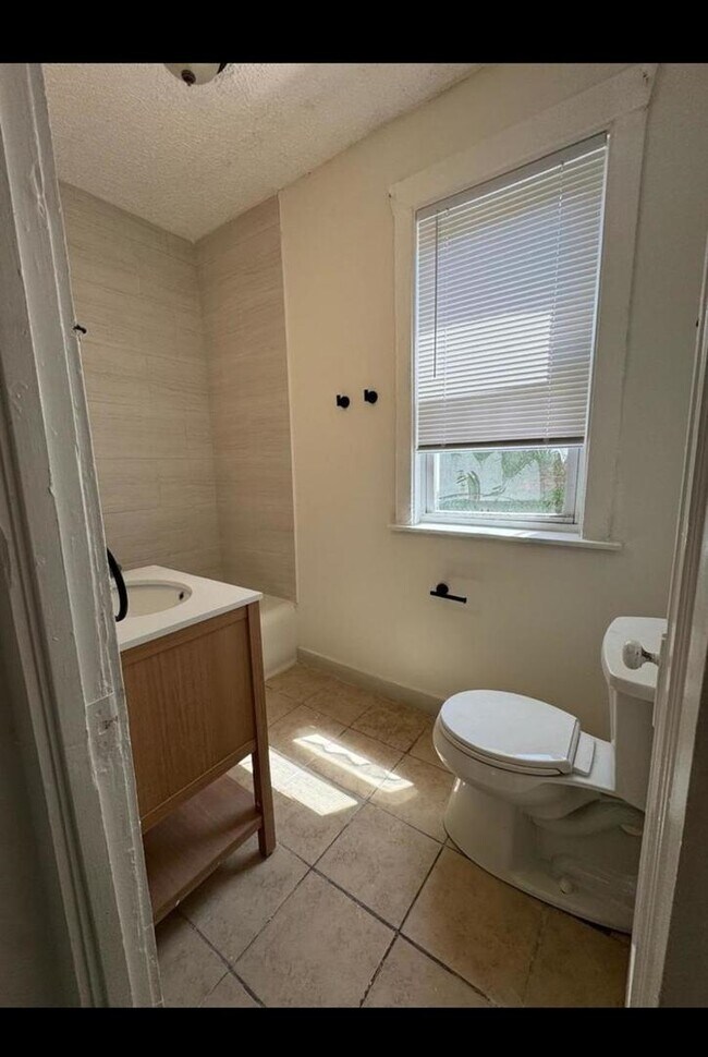 Foto del edificio - 5309 W Potomac Ave