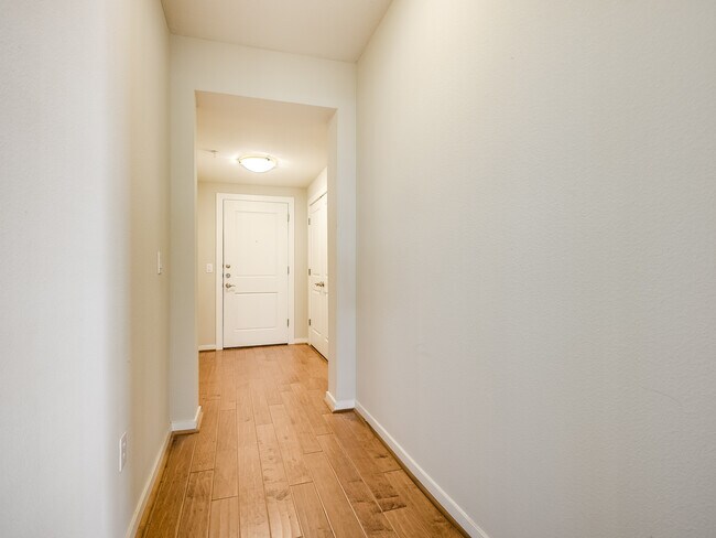 Building Photo - 7342 Oak Manor Dr