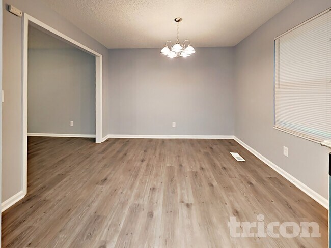 Foto del edificio - 111 Woodspur Rd