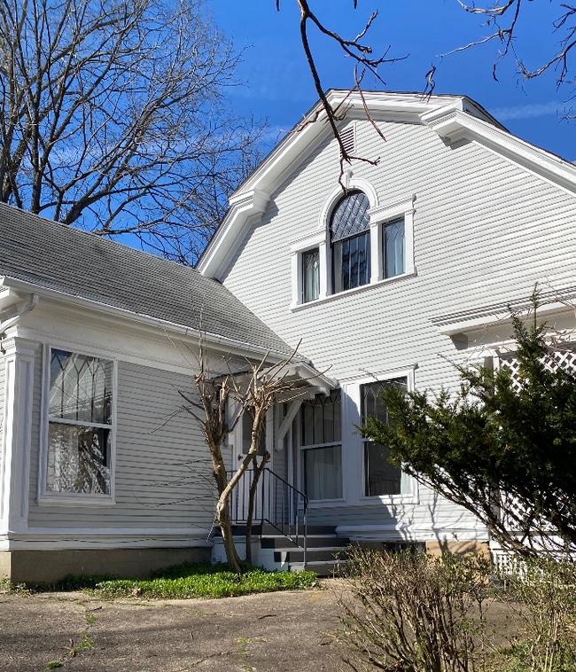 Building Photo - 190 E State St
