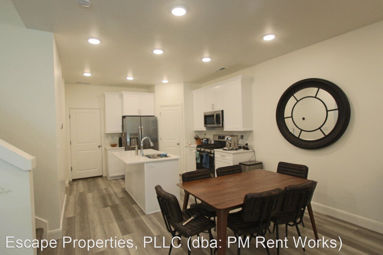 Foto principal - 3 br, 2.5 bath House - 648 W Fire Sky Dr.