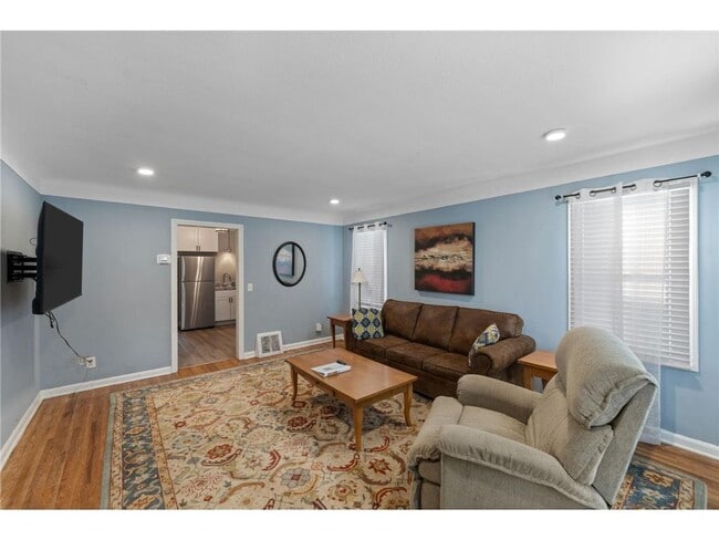 Foto del edificio - 4042 Lake Rd Ave