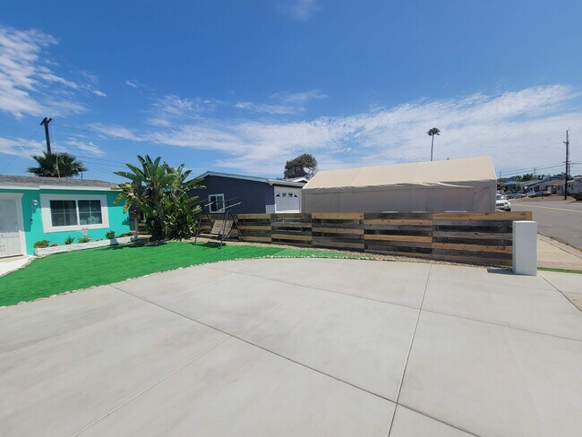 Building Photo - 512 Capistrano Dr