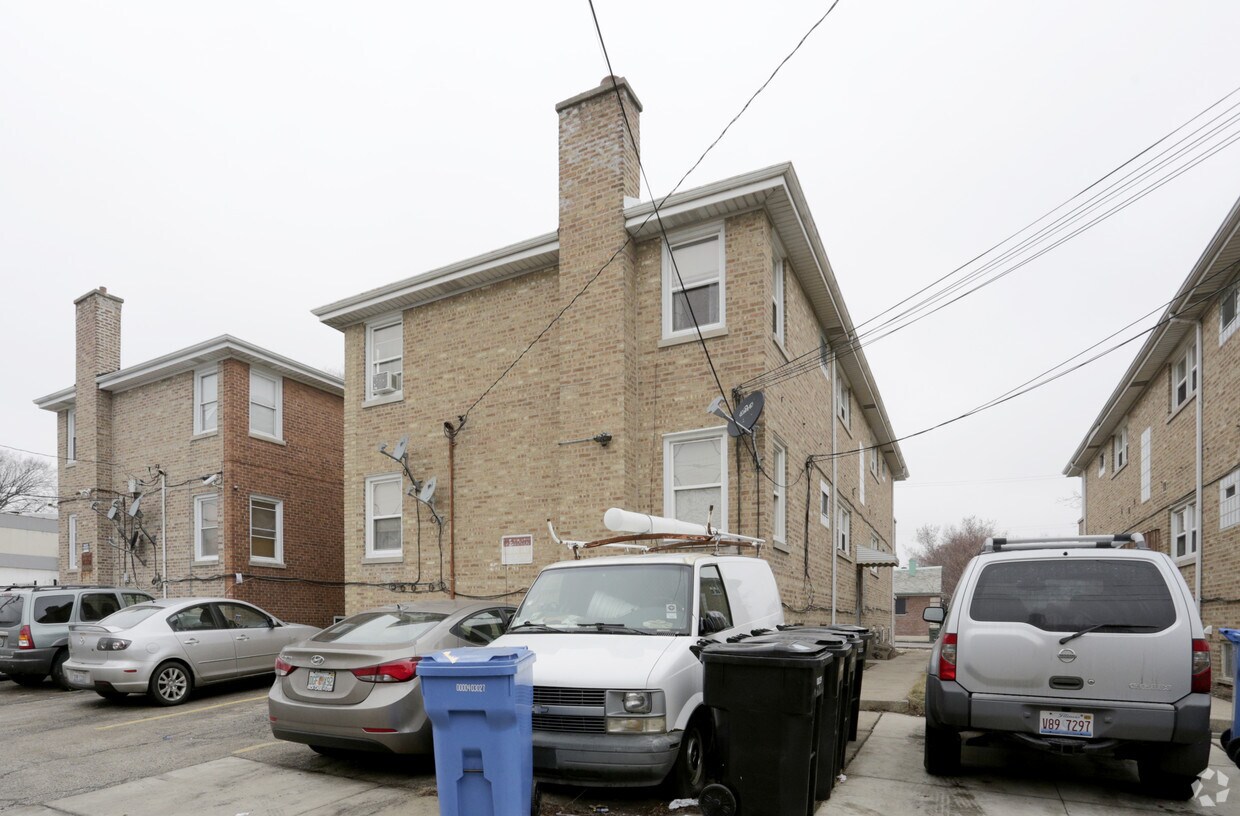Building Photo - 6137 W Fullerton Ave