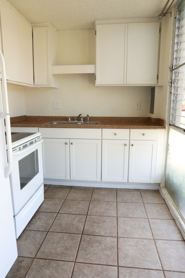 2 BR/ 1 Bath Low- rise Apartment - 2 BR/ 1 Bath Low- rise Apartment