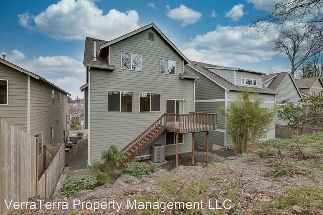 Foto del edificio - 5 br, 3.5 bath House - 4801 NE 13th Pl