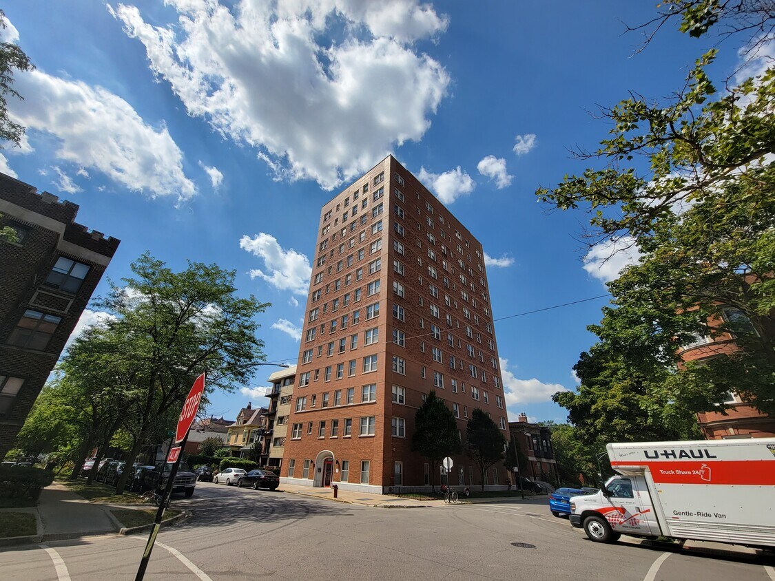 Foto principal - 5400 S Harper Ave
