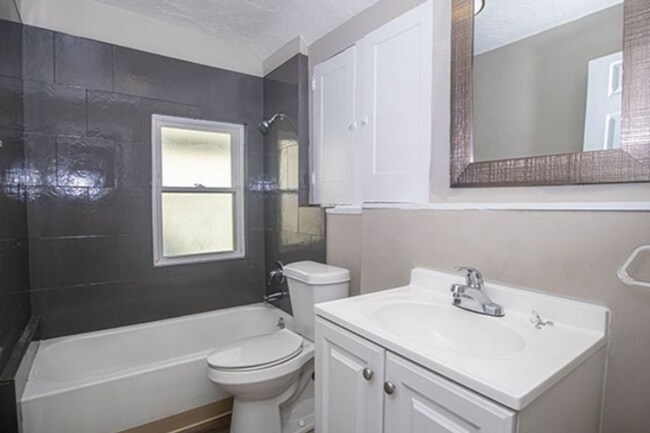 Building Photo - East Side 4-5 Bedroom Single-Family Newly ...