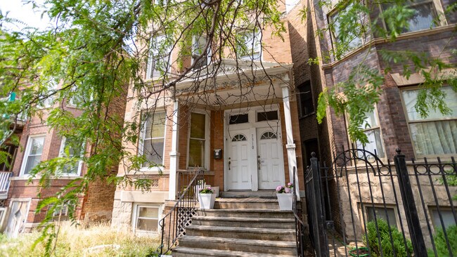 Building Photo - 3510 N Ashland Ave