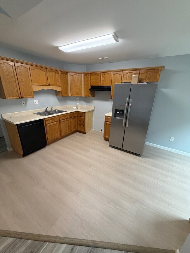 Building Photo - 7041 Kings Crown Dr