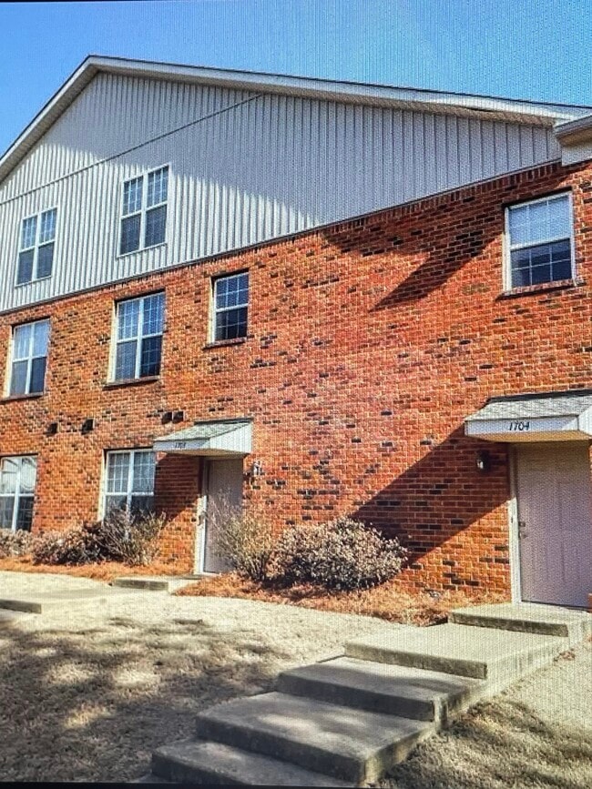 Building Photo - 1704 Pr 3097