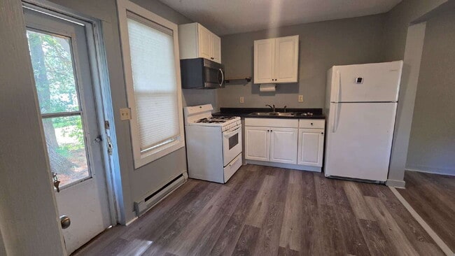 Building Photo - 1BR 1BA Main Level Unit - Tri-plex Property in Stillwater