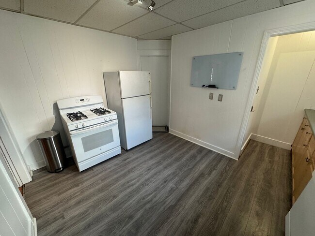 Foto del edificio - Beautiful, Pet Friendly 3 Bed in Somerville!