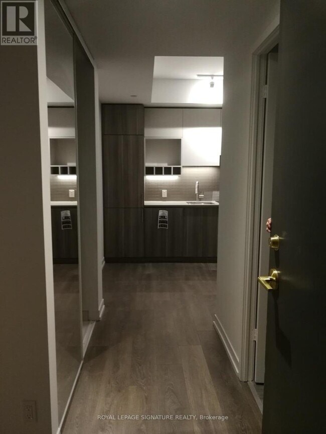 Photo du bâtiment - 5 Buttermill Ave.