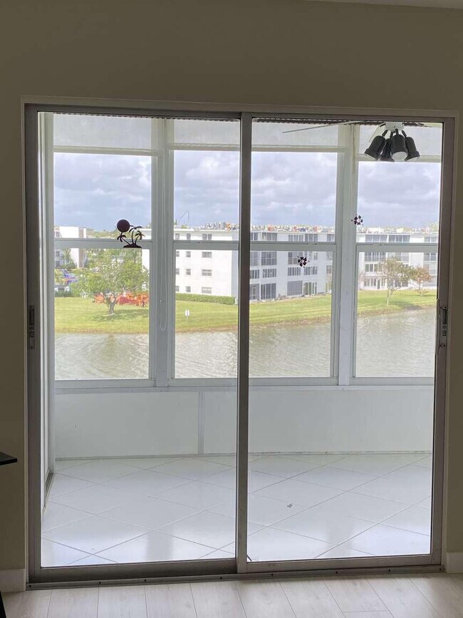 Building Photo - 4048 Exeter C