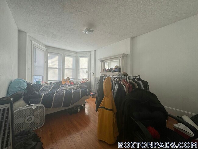 Foto del edificio - 1377A Commonwealth Ave