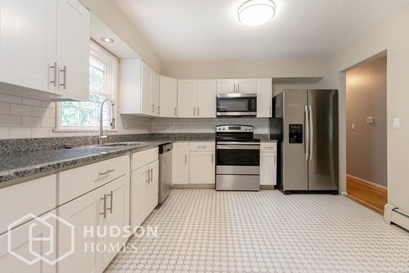 Building Photo - 32 Strawberry Hill Rd