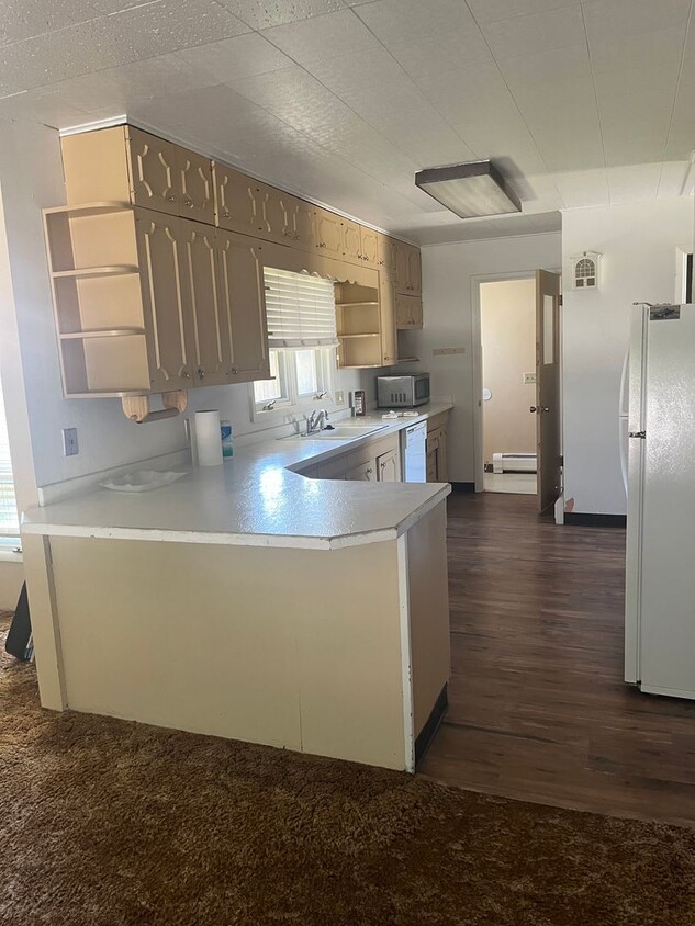 Foto principal - 4 BDR, 2.5 bath
