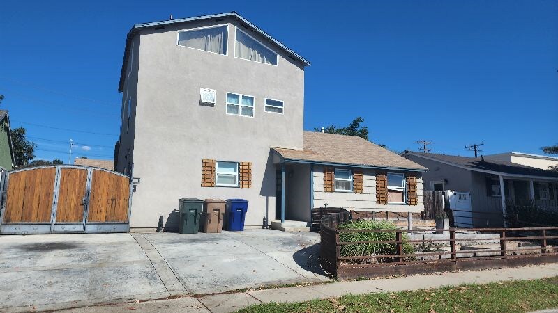 Foto principal - 2631 E Ocean Ave