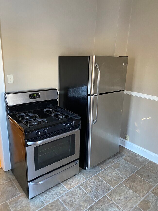 Kitchen - 1319 Lincoln Ave