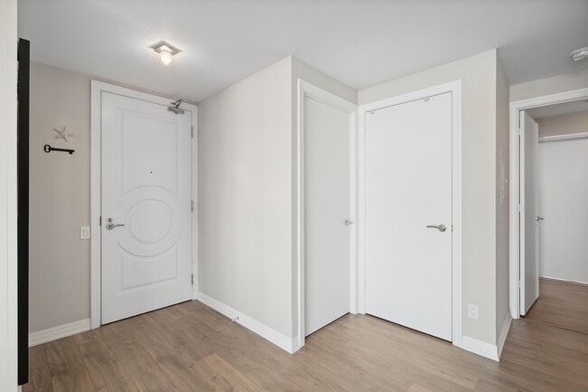 Building Photo - 88 Blue Jays Way