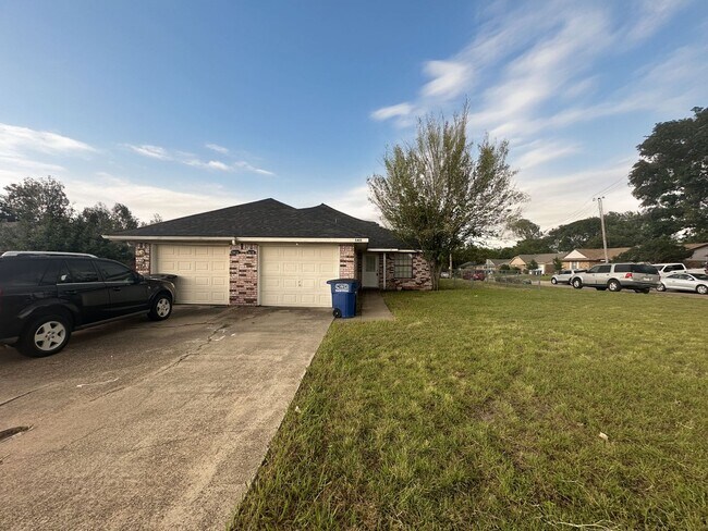 Foto del edificio - 5415-5415 Brookhollow Dr