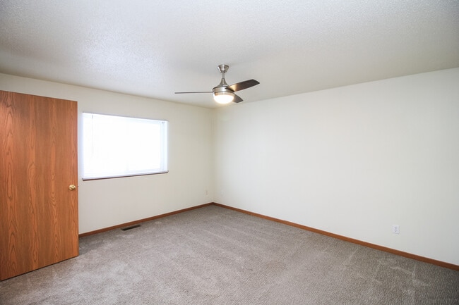 Building Photo - West Briar