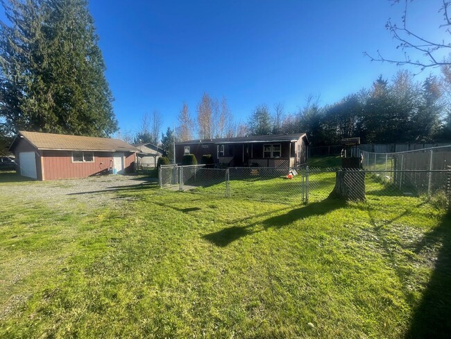 Building Photo - Spacious Rambler Waiting To Be Called Home