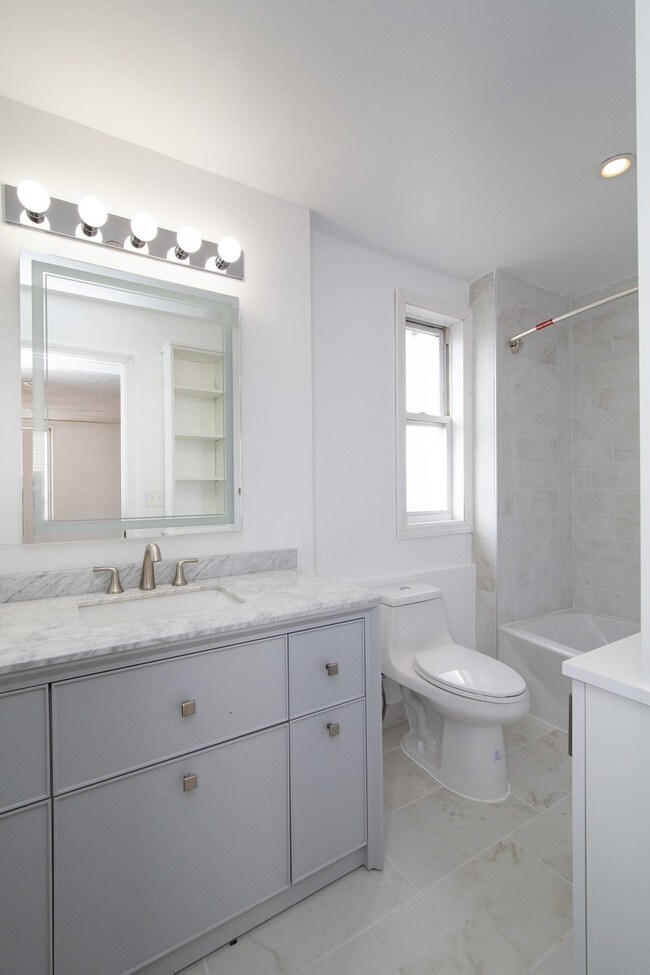 Foto del edificio - 637 E 225th St