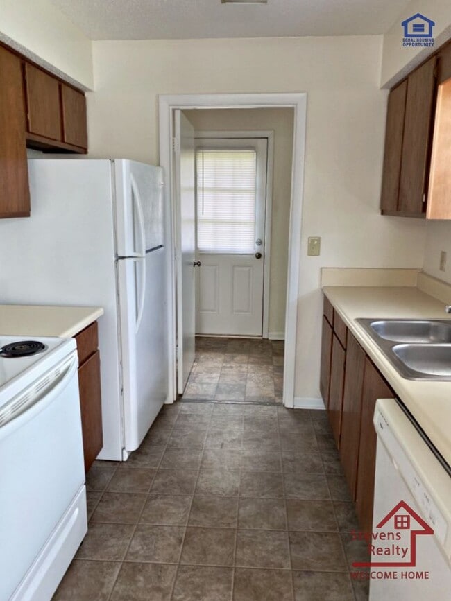 Building Photo - 445 Oriole Dr