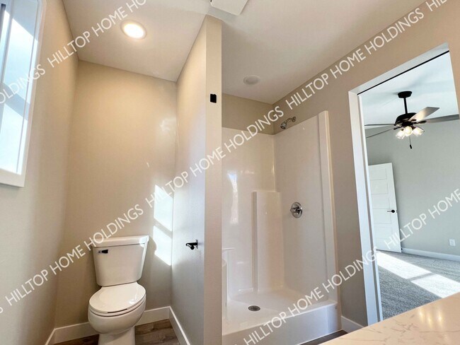 Foto del edificio - 61 Hilltop Rd