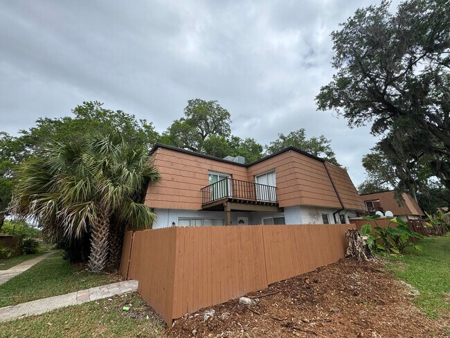 Foto del edificio - Coastal Charm Meets Modern Living: Your Dream Townhome in Port Orange Awaits!