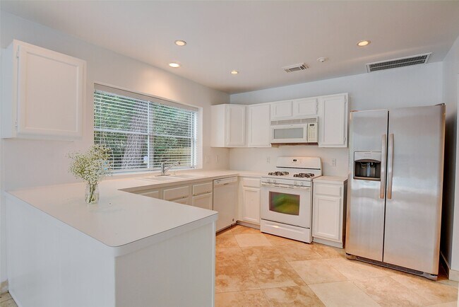 Building Photo - 10 E Indian Sage Cir