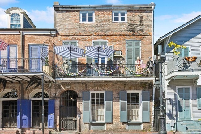 Building Photo - 807 Bourbon St