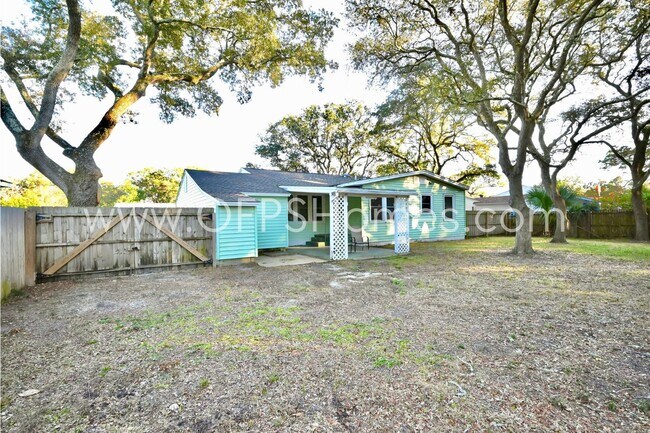 Foto del edificio - 305 Okaloosa Rd NE