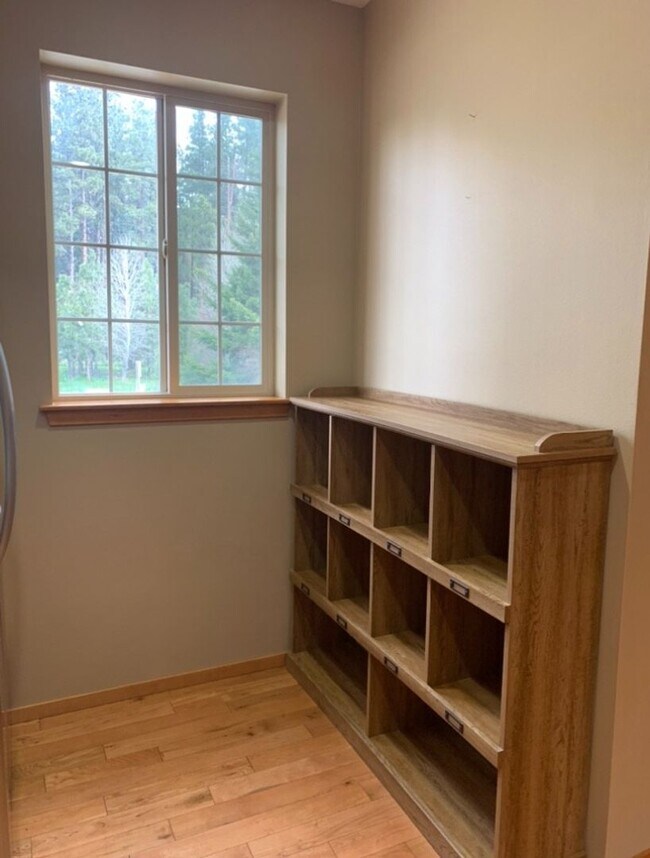 Building Photo - Luxury 2 Bedroom Townhome in Cle Elum with...