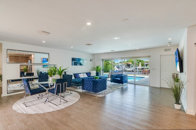 Foto del edificio - 2380 Magnolia Dr