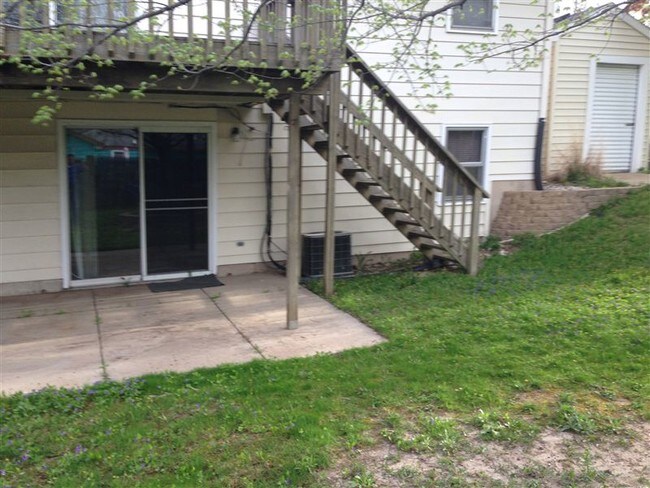 Building Photo - 3 br, 2 bath Duplex - 52nd street 1782