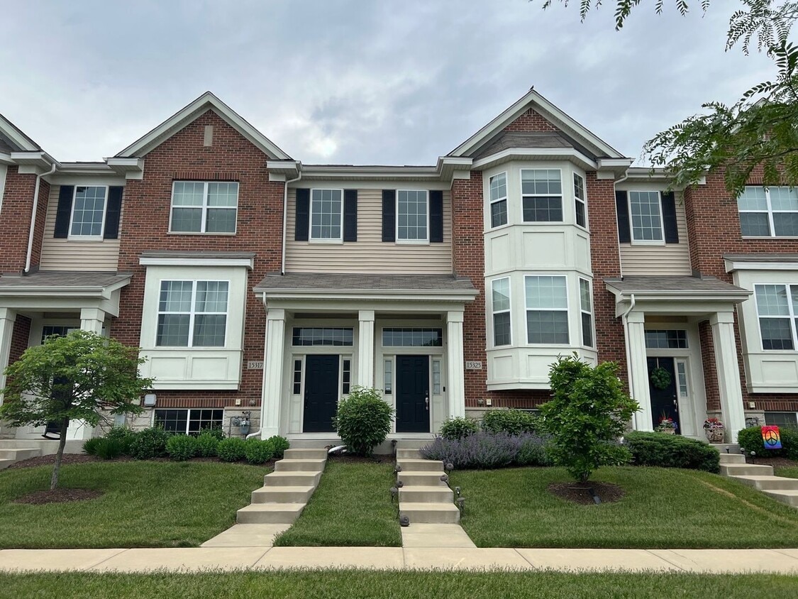 15325 Sheffield Square Pkwy, Orland Park, IL 60462 Condo for Rent in Orland Park, IL