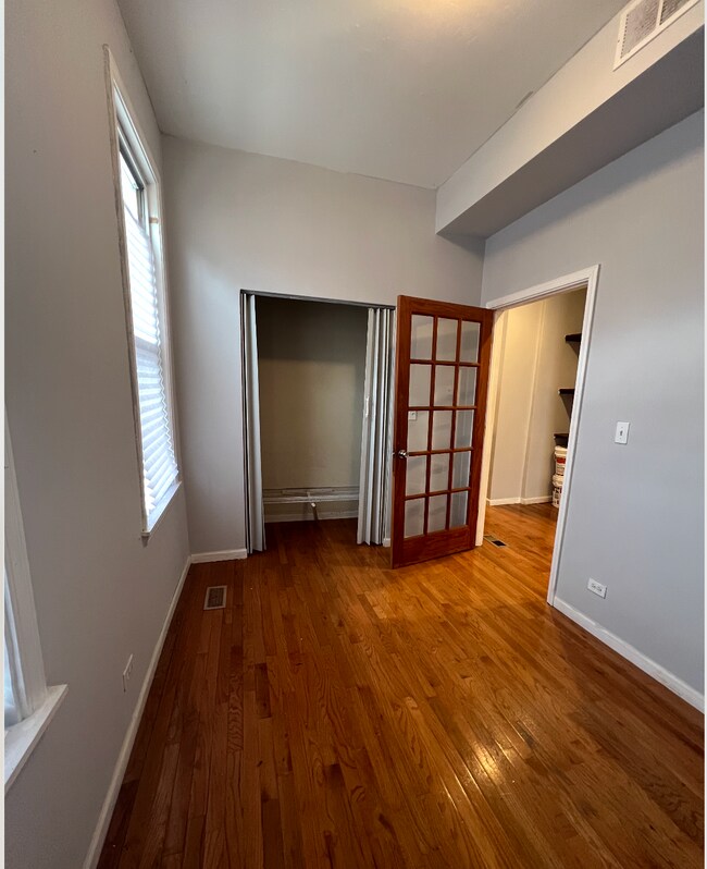 Foto del edificio - 2416 N Maplewood Ave