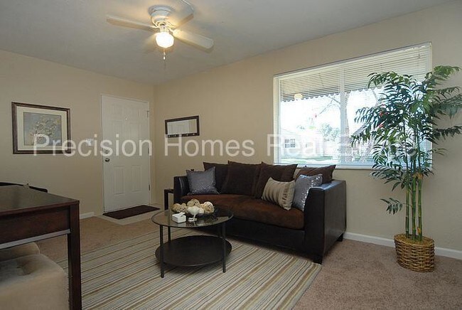 Foto del edificio - 1438 Clinton St