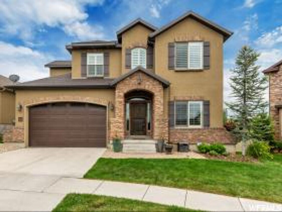 Foto principal - Unique 2 Story Home w attached 2 car