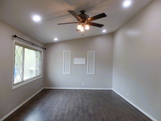 Foto del edificio - 5910 Bradley Ct N