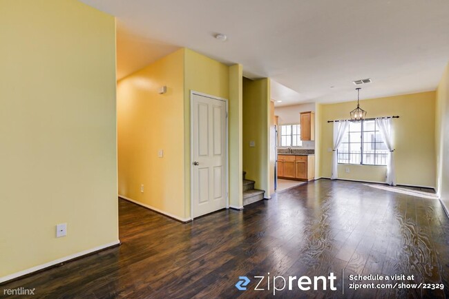 Building Photo - 2 br, 2.5 bath Townhome - 1075 North Macla...