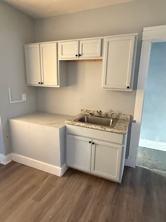 Foto del edificio - 4bd Single Section 8