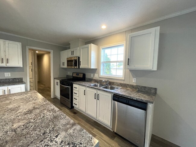 Building Photo - 49 Bellwood Dr