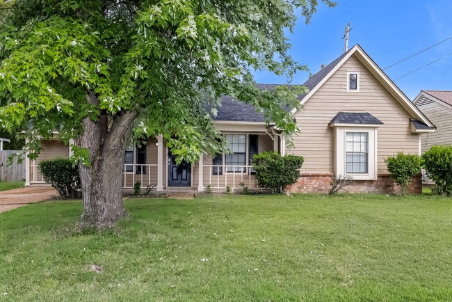 Building Photo - 2694 Lakeside Dr